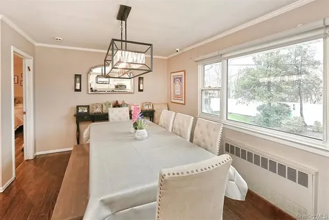 96 Phipps Lane Plainview NY 11803