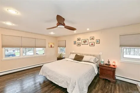 96 Phipps Lane Plainview NY 11803