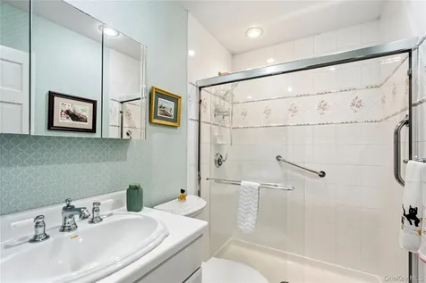21 Circle Drive Glen Cove NY 11542