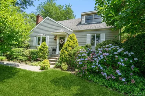 21 Circle Drive Glen Cove NY 11542