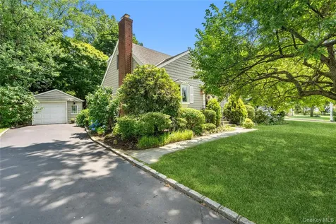21 Circle Drive Glen Cove NY 11542