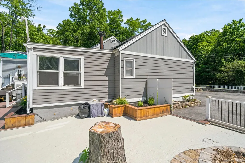 2084 State Route 94 Salisbury Mills NY 12577