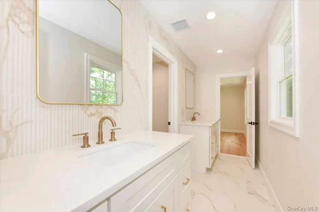 124 North Drive Massapequa NY 11758