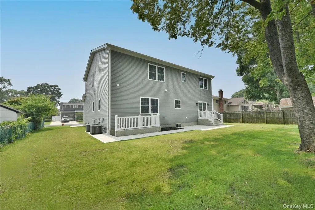 124 North Drive Massapequa NY 11758