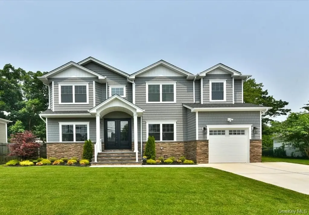 124 North Drive Massapequa NY 11758