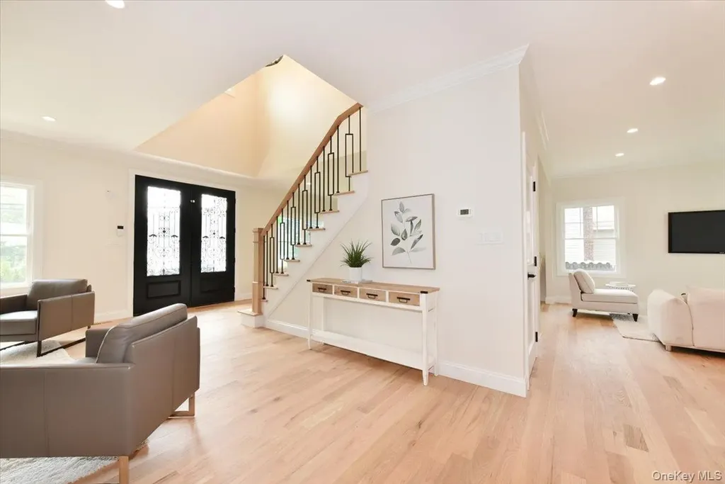 124 North Drive Massapequa NY 11758