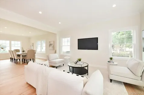 124 North Drive Massapequa NY 11758