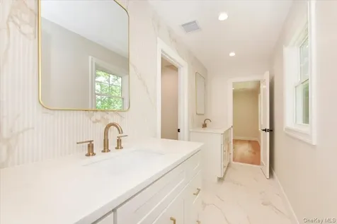 124 North Drive Massapequa NY 11758