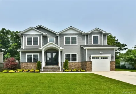 124 North Drive Massapequa NY 11758