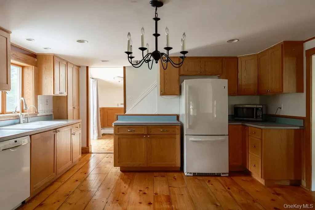 2327 Salt Point Turnpike Clinton Corners NY 12514