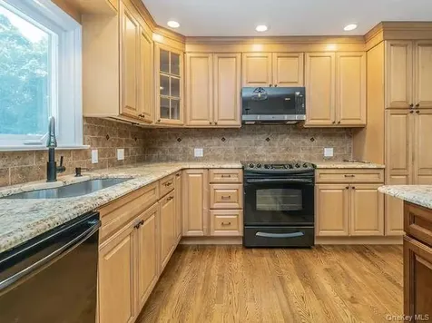 5 Central Avenue Glen Cove NY 11542