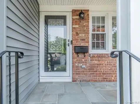5 Central Avenue Glen Cove NY 11542