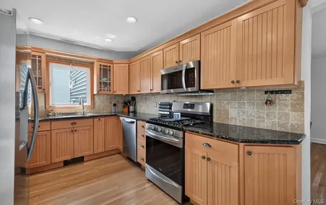 292 N Alleghany Avenue Lindenhurst NY 11757