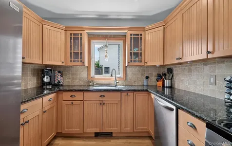 292 N Alleghany Avenue Lindenhurst NY 11757