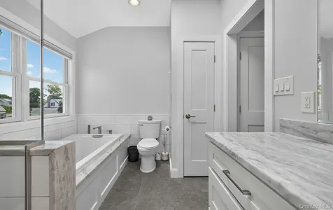 292 N Alleghany Avenue Lindenhurst NY 11757