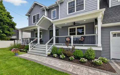 292 N Alleghany Avenue Lindenhurst NY 11757