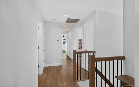 292 N Alleghany Avenue Lindenhurst NY 11757