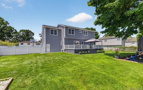 292 N Alleghany Avenue Lindenhurst NY 11757