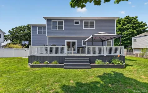 292 N Alleghany Avenue Lindenhurst NY 11757