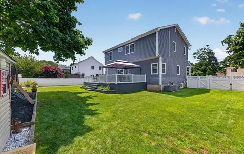 292 N Alleghany Avenue Lindenhurst NY 11757