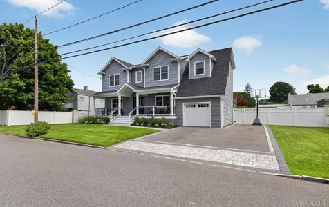 292 N Alleghany Avenue Lindenhurst NY 11757