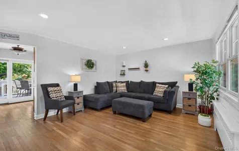 292 N Alleghany Avenue Lindenhurst NY 11757