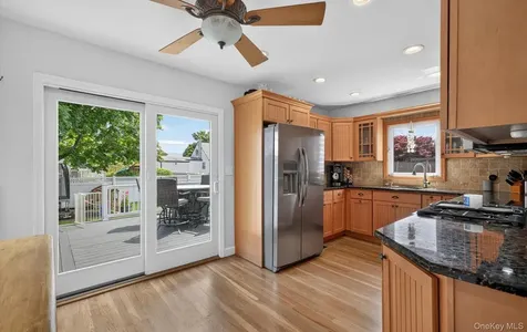292 N Alleghany Avenue Lindenhurst NY 11757