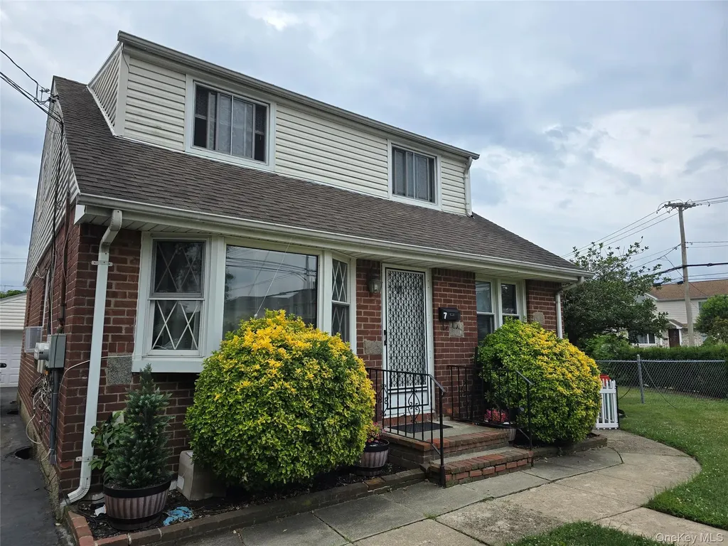 7 E Jefferson Avenue Mineola NY 11501