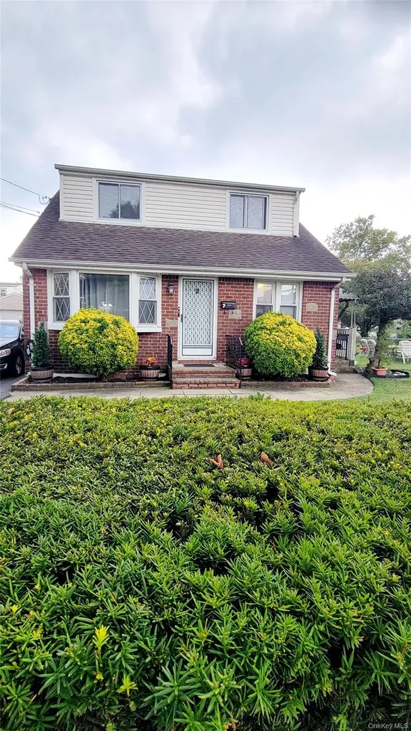 7 E Jefferson Avenue Mineola NY 11501