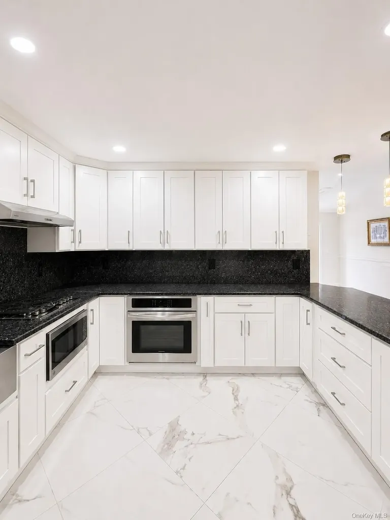886 Woodmere Drive Valley Stream NY 11581