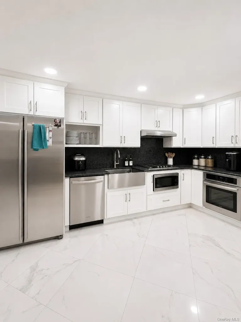 886 Woodmere Drive Valley Stream NY 11581