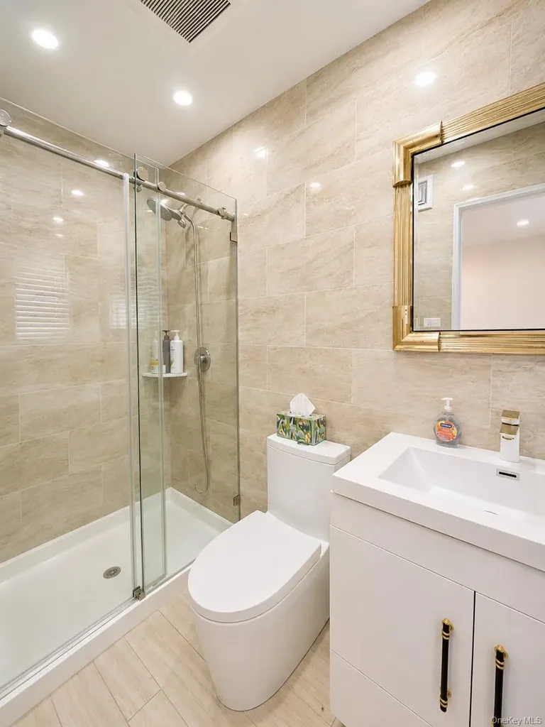 886 Woodmere Drive Valley Stream NY 11581