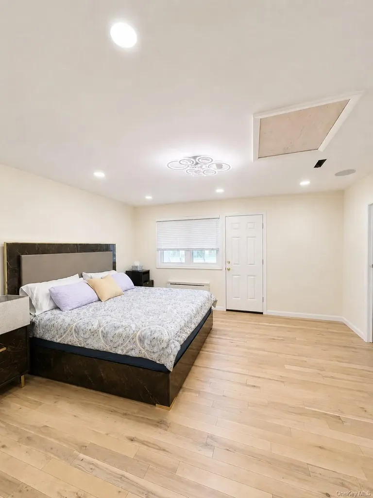 886 Woodmere Drive Valley Stream NY 11581