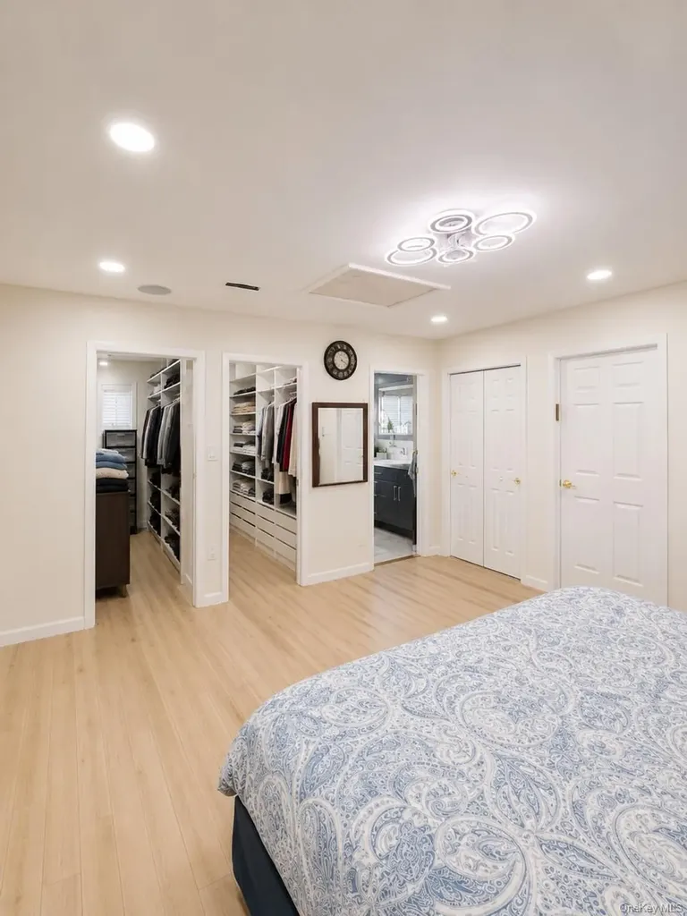 886 Woodmere Drive Valley Stream NY 11581