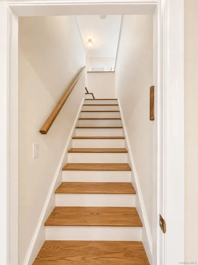 886 Woodmere Drive Valley Stream NY 11581