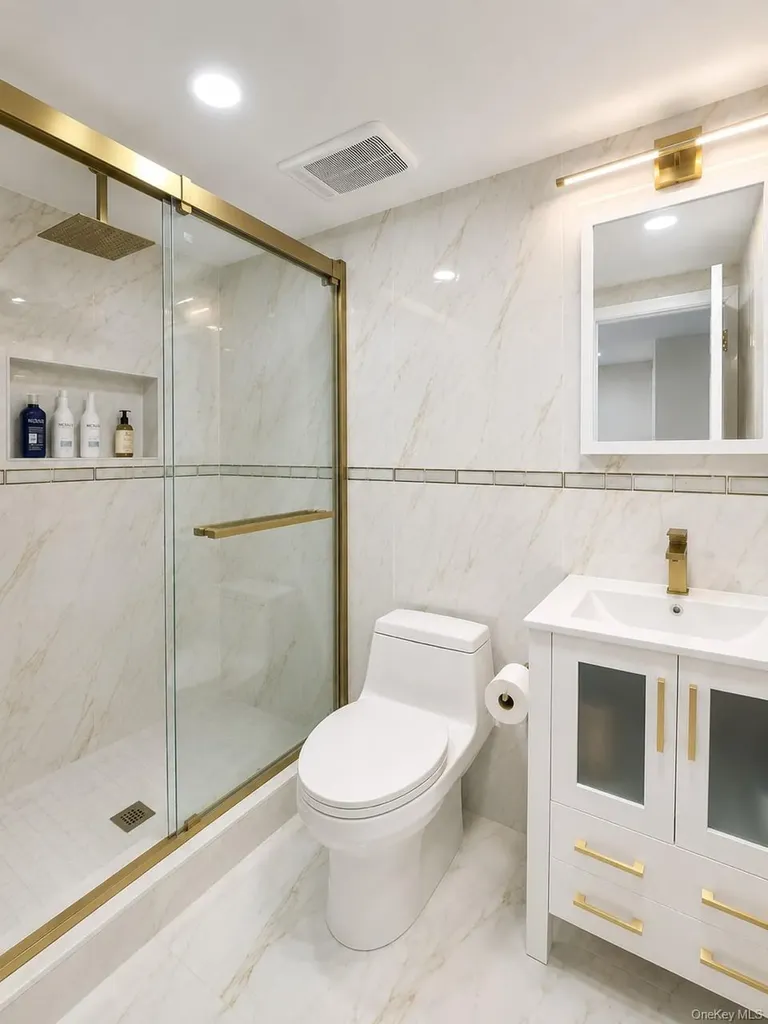 886 Woodmere Drive Valley Stream NY 11581