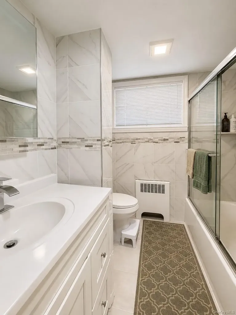 886 Woodmere Drive Valley Stream NY 11581