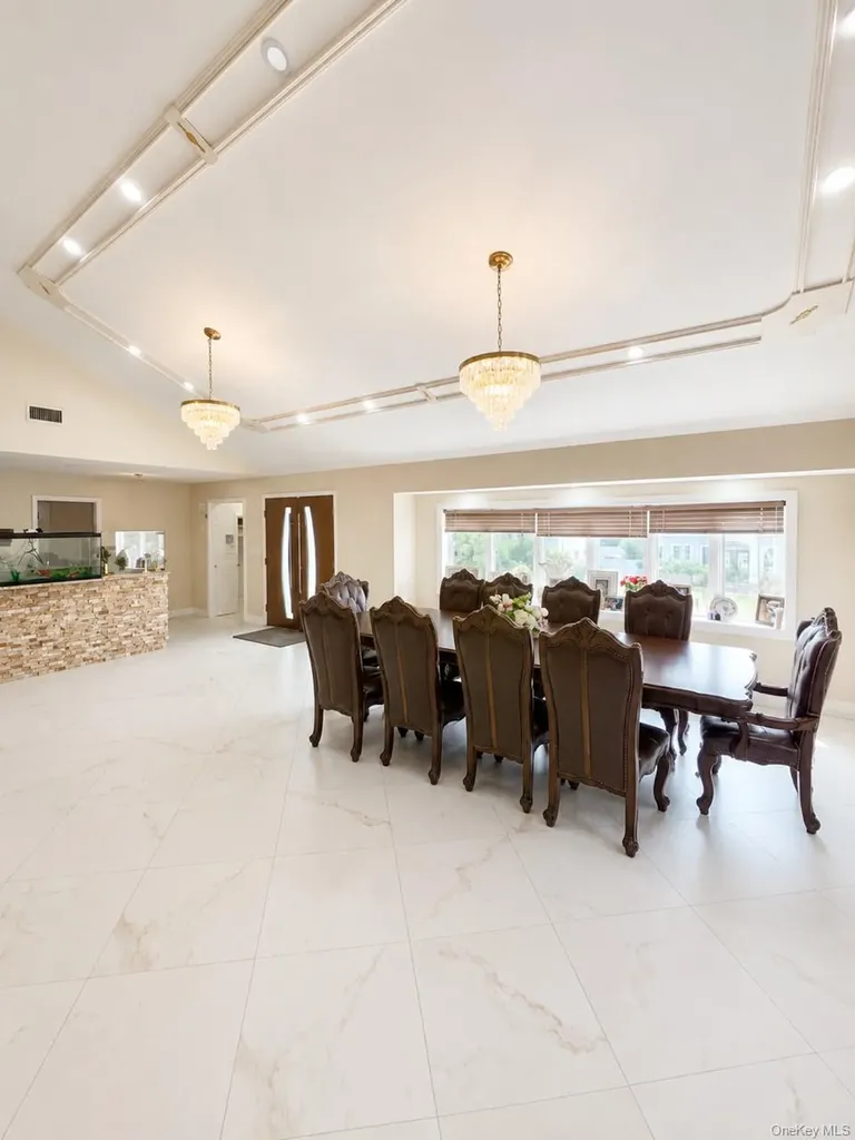 886 Woodmere Drive Valley Stream NY 11581