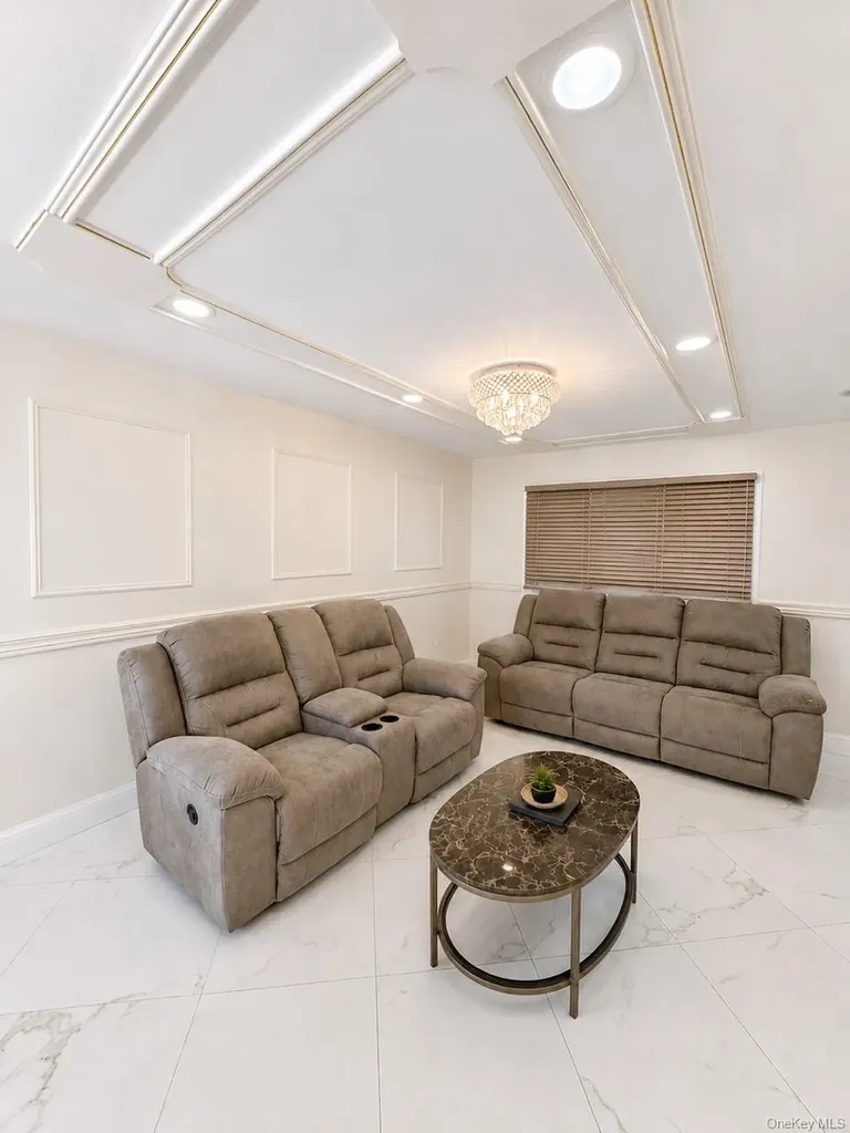 886 Woodmere Drive Valley Stream NY 11581
