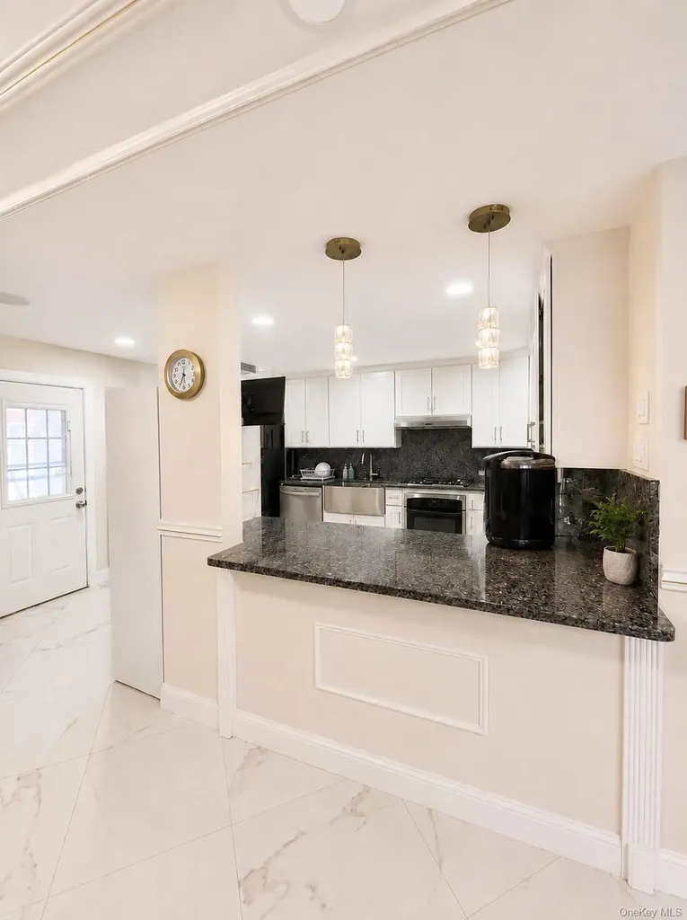 886 Woodmere Drive Valley Stream NY 11581