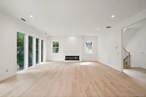 8 Crest Lane Scarsdale NY 10583