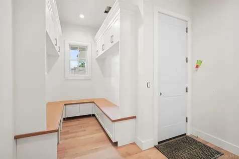 8 Crest Lane Scarsdale NY 10583
