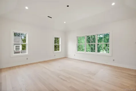 8 Crest Lane Scarsdale NY 10583