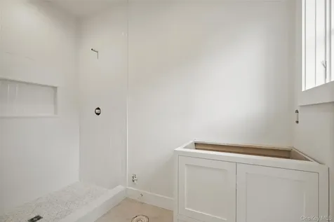 8 Crest Lane Scarsdale NY 10583