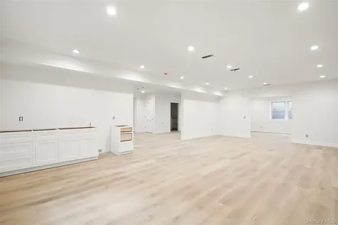 8 Crest Lane Scarsdale NY 10583