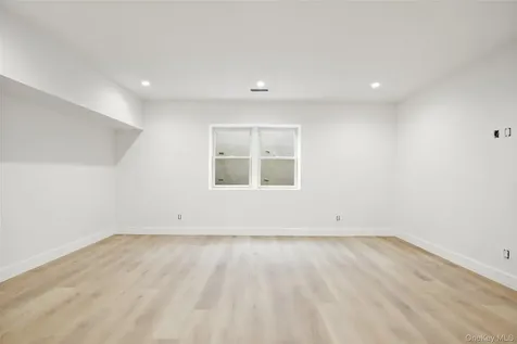 8 Crest Lane Scarsdale NY 10583