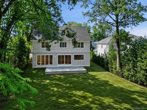 8 Crest Lane Scarsdale NY 10583