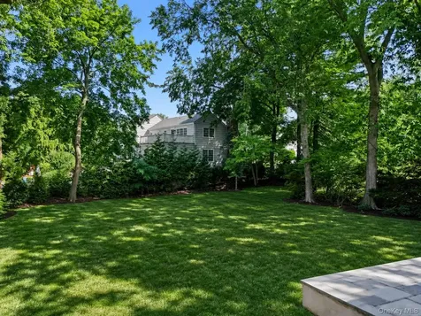 8 Crest Lane Scarsdale NY 10583