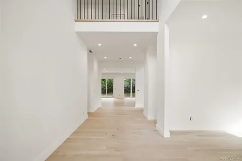 8 Crest Lane Scarsdale NY 10583