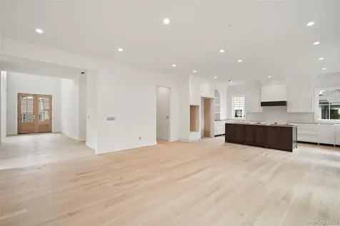 8 Crest Lane Scarsdale NY 10583